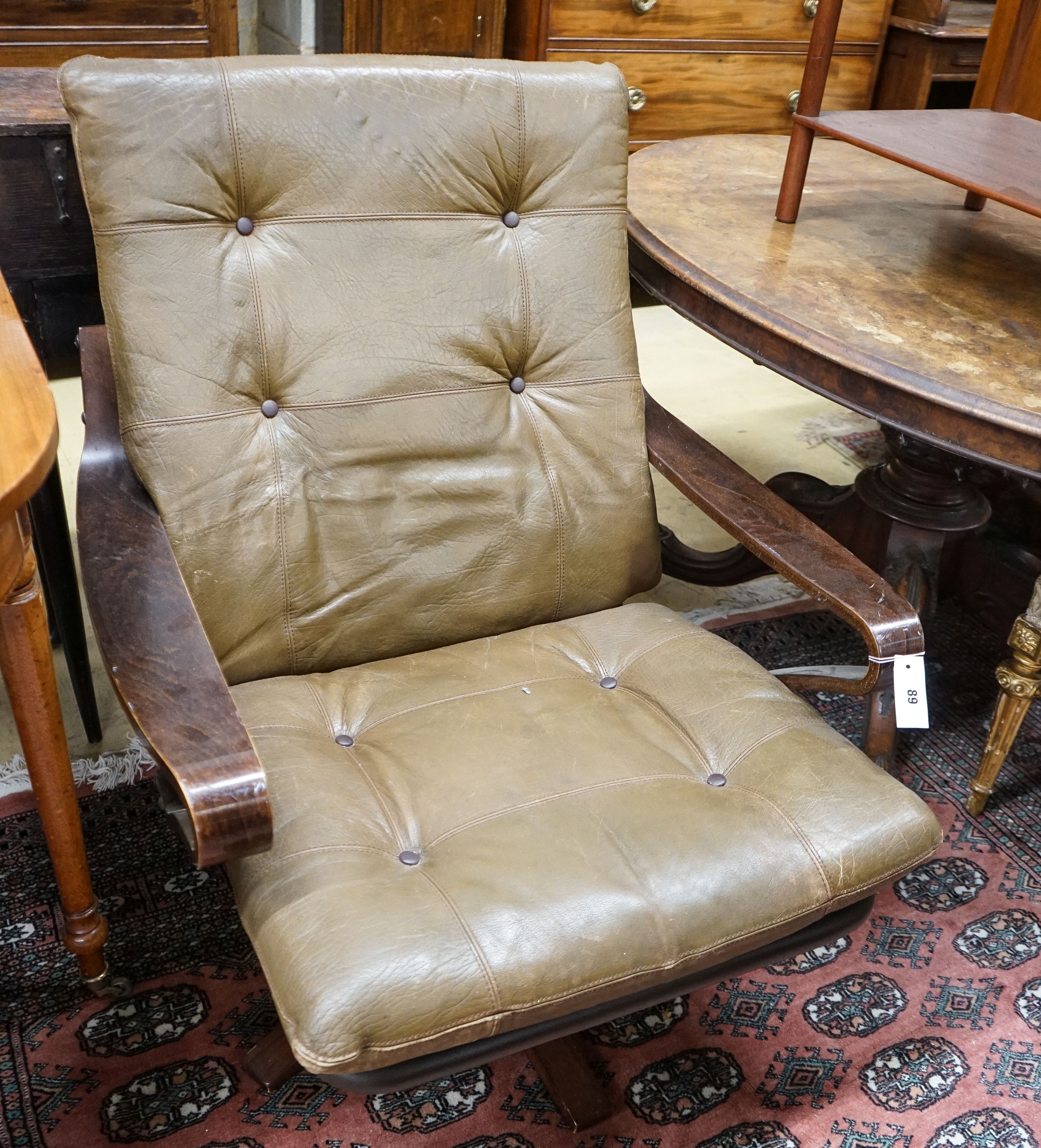 A mid century swivel chair with leather cushion upholstery, width 77cm, depth 75cm, height 94cm